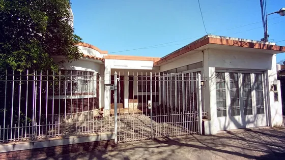 Venta Monte Grande Casa Y Departamento A Refaccionar  A Metros De Avenida