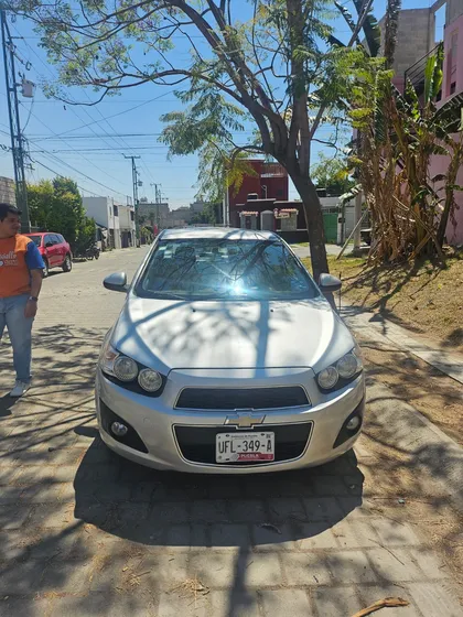 Chevrolet Sonic A 5vel Aa Mt