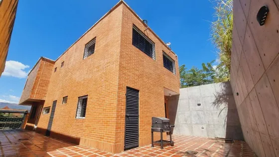 242588  Se Vende Casa En La Urb. Ciudad Jardín Mañongo, Naguanagua.  Fp