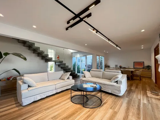 Venta De Casa 6 Ambientes En Don Carlos Ii, Gorina. La Plata