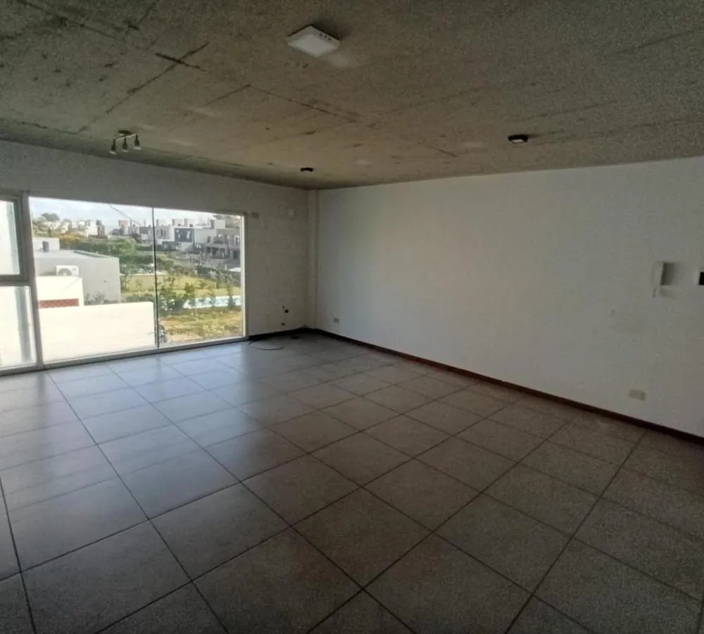 Spacious Office in Maria Eugenia Bureau