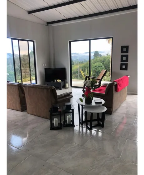 Casa Campestre En Venta Guarne (p)