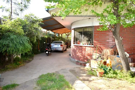Casa Con Muy Buen Terreno, Ideal Para Negocio