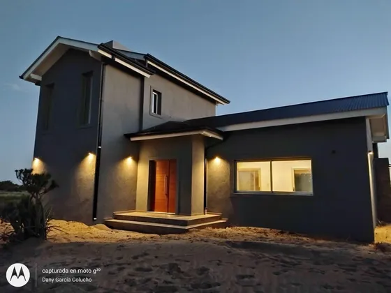 Casa En Venta - 2 Dormitorios 2 Baños - 2.000mts2 - San Clemente Del Tuyú