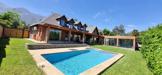 Casa En Venta De 6 Dorm. En Peñalolén