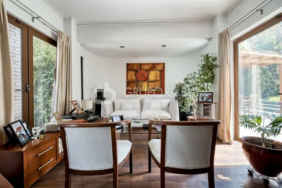 Casa En Venta De 5 Dorm. &#43; Sala De Estar En Las Condes