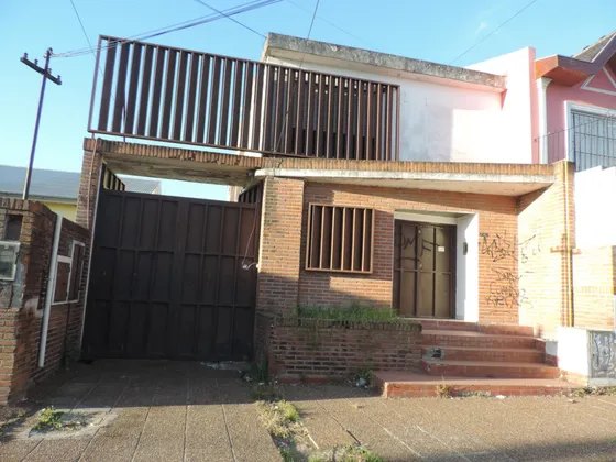 Galpon Muy Amplio, Con Vivienda U Oficinas, Total Lote 8.66 X 60