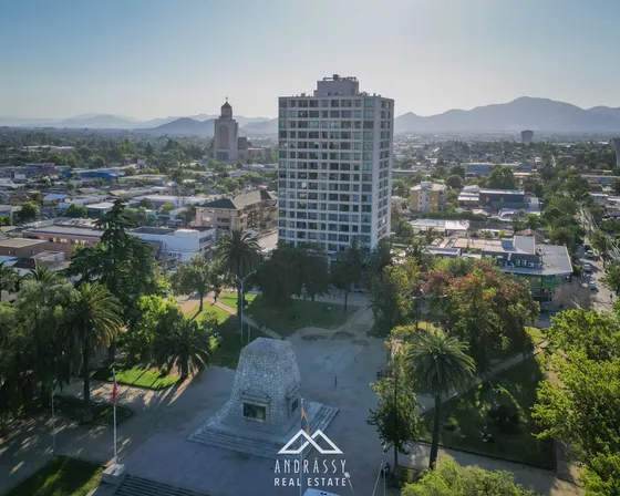 Calle Monumento/ Metro Plaza De Maipu
