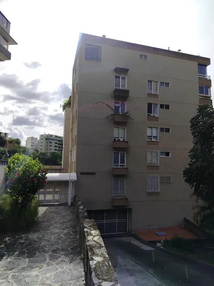 Alquilo Apartamento En Colinas De Bello Monte Con Hermosa Vista En Edificio De Baja Densidad