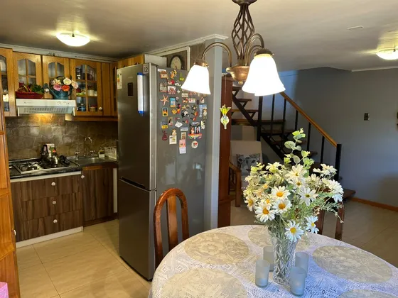 Preciosa Casa En Tranquilo Pasaje, Muy Conectada