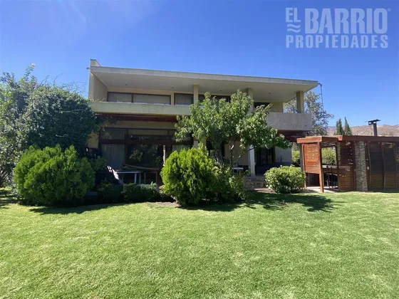 Casa En Venta De 5 Dorm. En Piedra Roja Chicureo