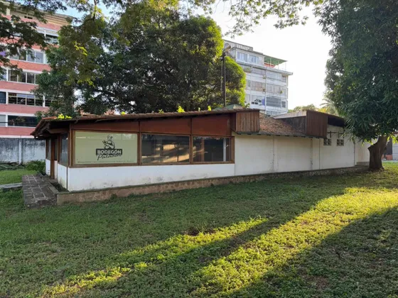 Alquiler Local Con Terreno Comercial En La Alegria, (lz)