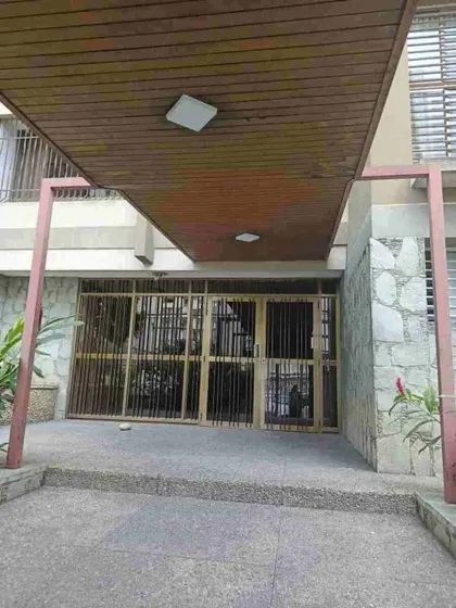 Se Alquila Espacioso Y Cómodo Apartamento En Urbanización Cerrada 