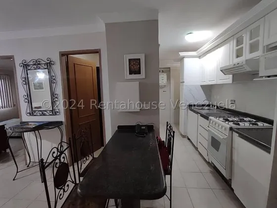 Apartamento Tipo Estudio, Rtecien Remodelado, Confortable , Espacioso , Iluminado, Con Aire Acondicionado En Habitacion.semiamoblado , Con Tanque De 600 Litros Y Sistema Hidroneumatico, 