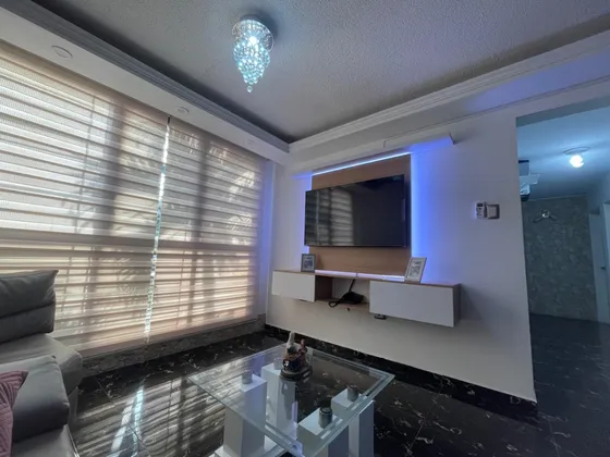 En Alquiler Lujoso Apartamento En Residencias Alcázar, Av 19 De Abril Nr 