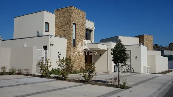Casa En Venta De 3 Dorm. En Curicó