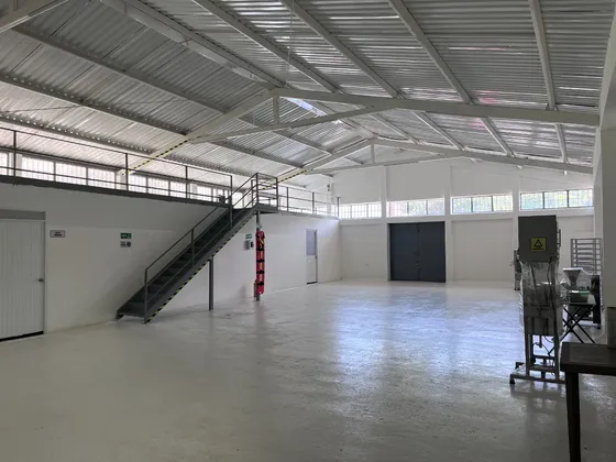 Bodega En Alquiler - 687 M² Construidos + Amplio Predio De 1.860 M² En Cerritos - Via Cerritos Cartago (después Del Peaje)