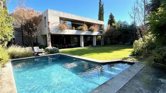 Casa En Venta De 4 Dorm. En Lo Barnechea