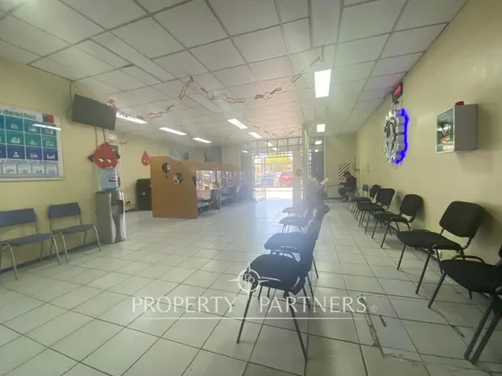 Edificio Comercial De 4 Pisos En El Corazón De Cal...