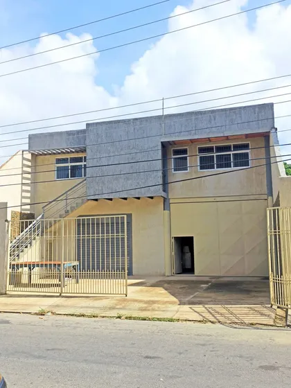 Galpón En Porlamar Con Local Comercial Y Oficina  
