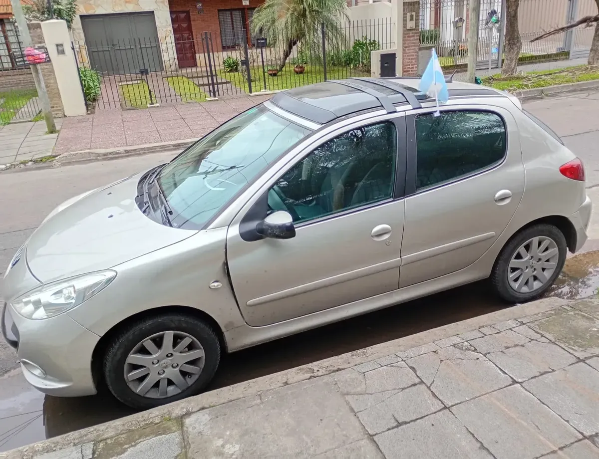 Peugeot 207 2.0 Sedan Xt Hdi