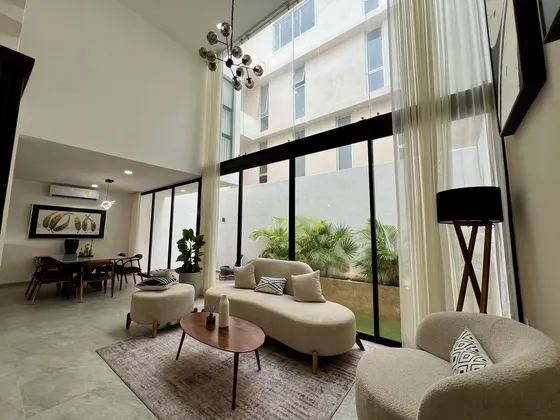 Casa En Venta De 3 Niveles En Benito Juárez Norte, Entrega Inmediata
