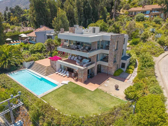 Casa Con Excelente Ubicación En Zapallar