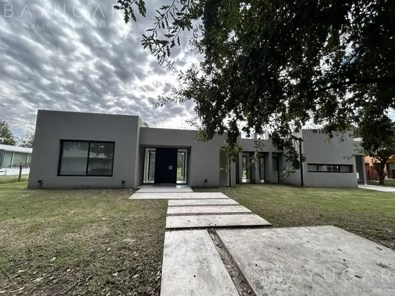 Venta - Casa A Estrenar / Barrio San Joaquin / Exaltación De La Cruz