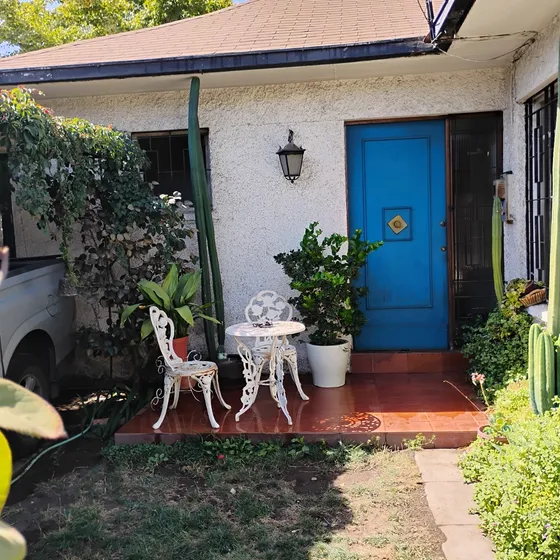 Casa Solida Y Acogedora En Espectacular Barrio