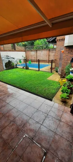 Casa Chalet  En Alquiler En Castelar, Morón, G.b.a. Zona Oeste