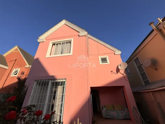 Casa En Venta De 3 Dorm. En Quilpué