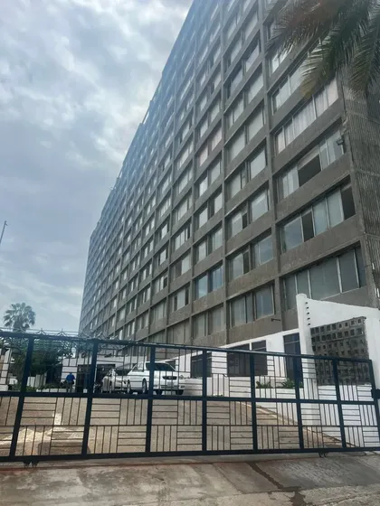 Perla Dorada Real Estate, Ofrece En Venta, Penthouse En Porlamar Suites, Para Remodelar.