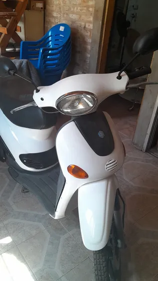Vendo Piaggio Es Dos Tiempos, 50 Cilindrada, Con 08 Fimados
