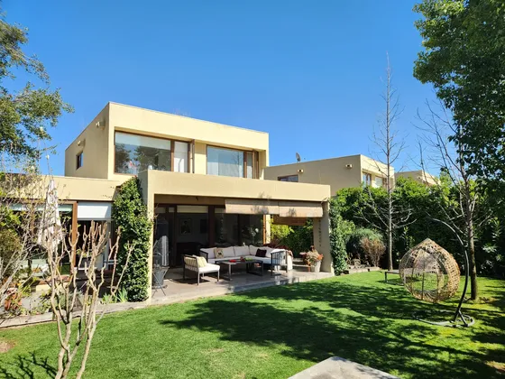 Seminueva | 3d + 3b + Estar | Piscina Y Quincho | Condominio