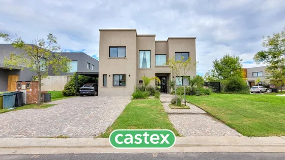 Casa En Venta En Araucarias, Puertos, Escobar.