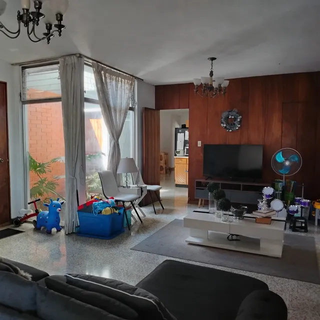 Venta De Casa En Colonia Miraflores Sur Zona 11