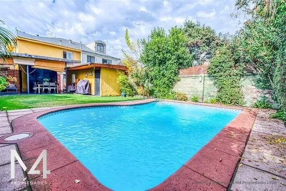 Casa En Venta De 6 Dorm. En Las Condes