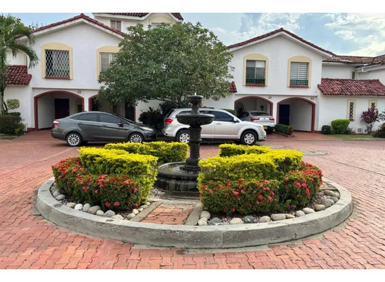Casa En Conjunto En Venta En Ciudad Jardín Cali
