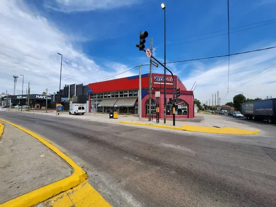 Venta Local + Depósito + Terreno Quilmes 2390m2