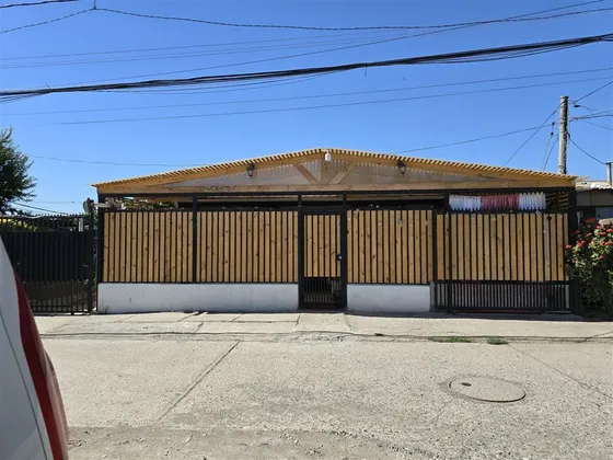 Casa En Venta De 4 Dorm. En Estación Central