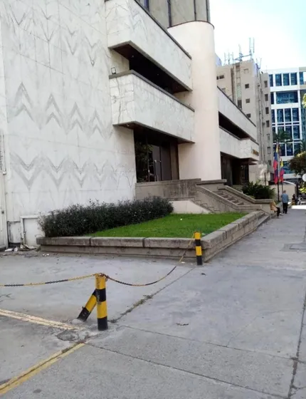 Edificio En Alquiler Para Concesionario En Campo Alegre 