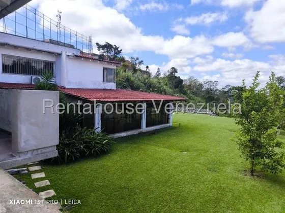 Casa Para Remodelar Y Actualizar, En Venta, En Alto Hatillo. 25-14901