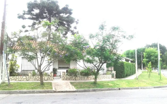 Dueño Vende Chalet @ Acepto $ 