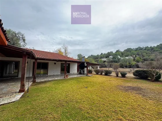 Casa En Venta De 5 Dorm. En Chicureo Centro Colina