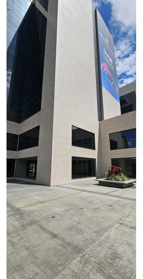 Se Vende Local 256 M2 Torre Financiera Av Venezuela.barquisimeto