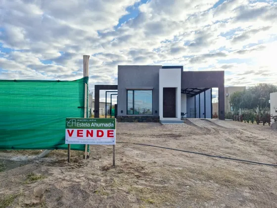 Vendo Casa A Estrenar En Barrio Nevado Golf Club, San Rafael
