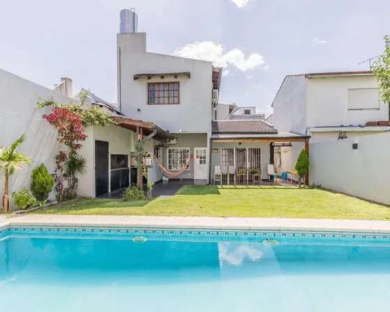 Casa 5 Ambientes. Malabia Al 3100 - San Justo - Pileta