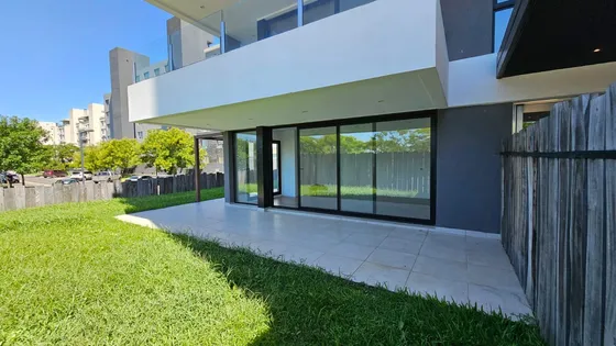 Venta Y Alquiler De Departamento 3 Ambientes En Pb Con Jardin Propio Cochera Y Baulera  Nordelta