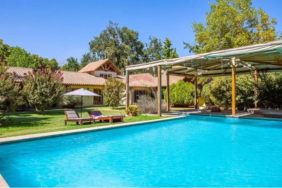 Rebajada Exclusiva Propiedad Con Quincho Y Piscina