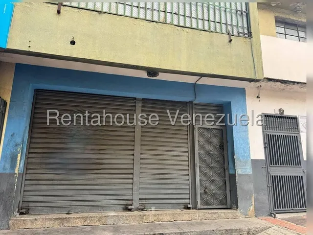 Se Ofrece En Alquiler Amplio Local Comercial A Pie De Calle Ubicado En La Parroquia La Candelaria
